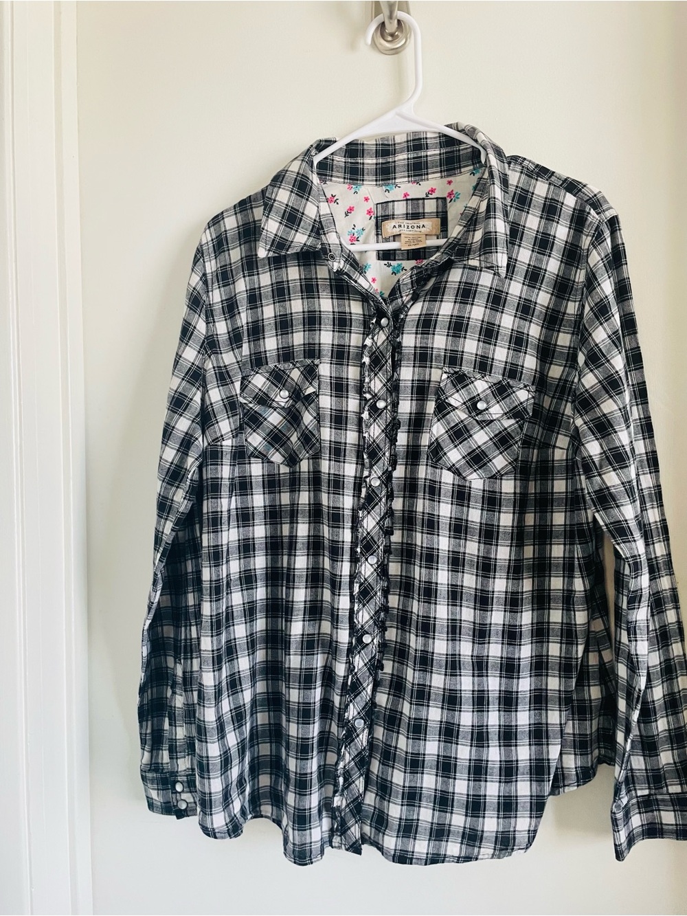 Arizona Jean Company Black & White Plaid Button-Down Shirt